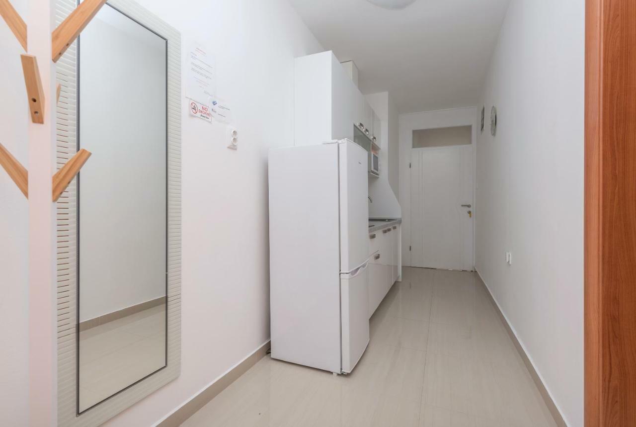 Apartmani Mona มาคาร์สกา ภายนอก รูปภาพ