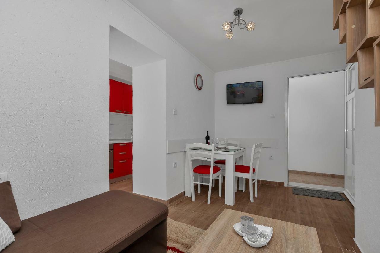 Apartmani Mona มาคาร์สกา ภายนอก รูปภาพ