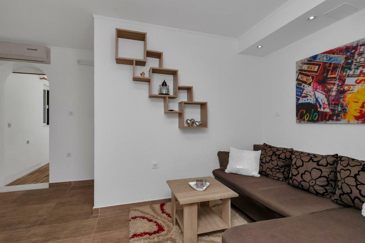 Apartmani Mona มาคาร์สกา ภายนอก รูปภาพ