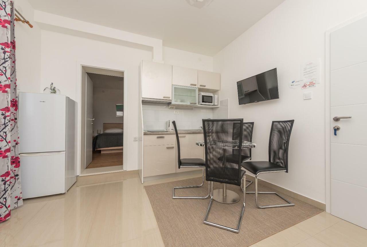 Apartmani Mona มาคาร์สกา ภายนอก รูปภาพ