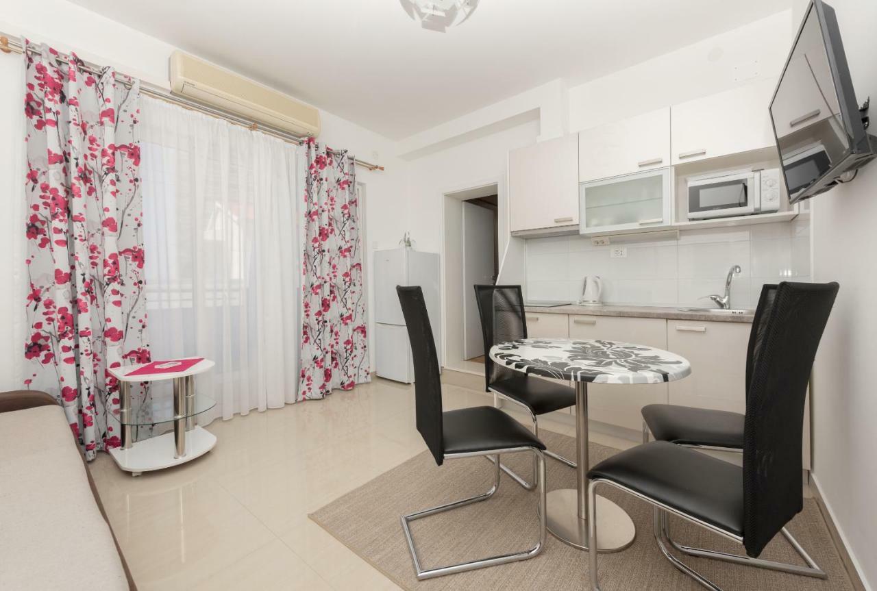 Apartmani Mona มาคาร์สกา ภายนอก รูปภาพ