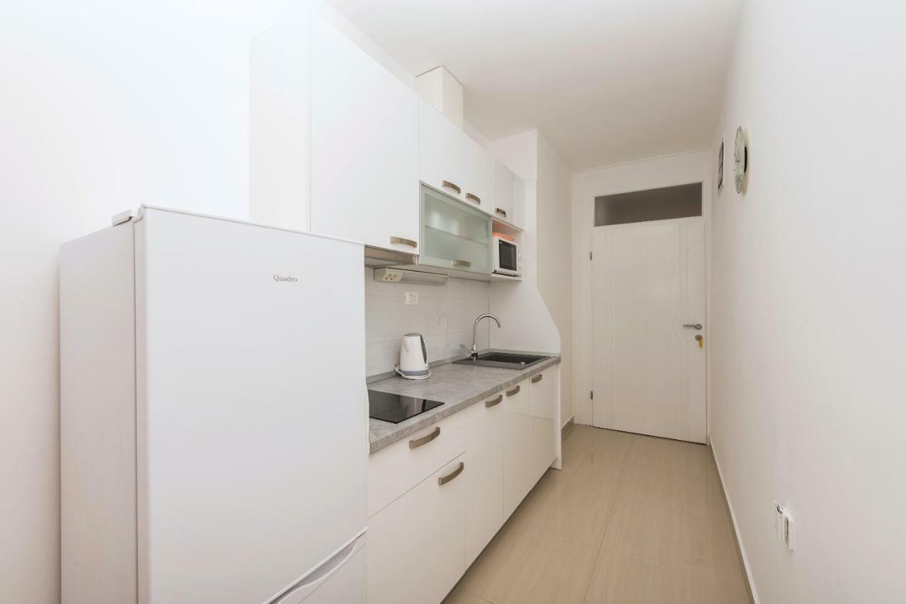 Apartmani Mona มาคาร์สกา ภายนอก รูปภาพ